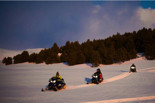 Ruta con Motos de Nieve para dos en Naturlandia (Andorra)