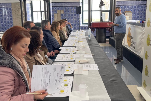 Oleoturismo ‘Hacienda La Laguna’: Entrada y Visita al Museo y Taller de Iniciación a la Cata de Aceites para dos (Puente del Obispo, Jaén)