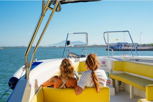 Paseo en Barco y Experiencia de Maridaje de Ostras para dos en el Mirador Badía (Delte de l'Ebre, Tarragona)