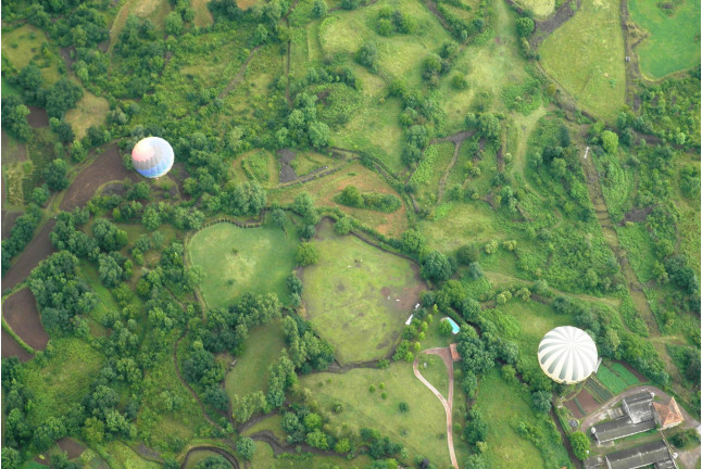 Escapada en Hotel 4* y Vuelo en Globo y Cava por la Garrotxa (Girona)