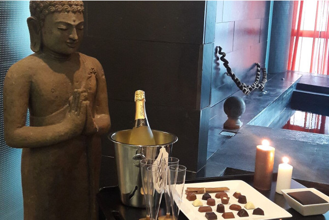 Spa VIP Privado con Masaje Energizante, Botella de Cava y Chocolate para dos en Air Sport Club - L'Spa (Los Ángeles de San Rafael, Segovia)