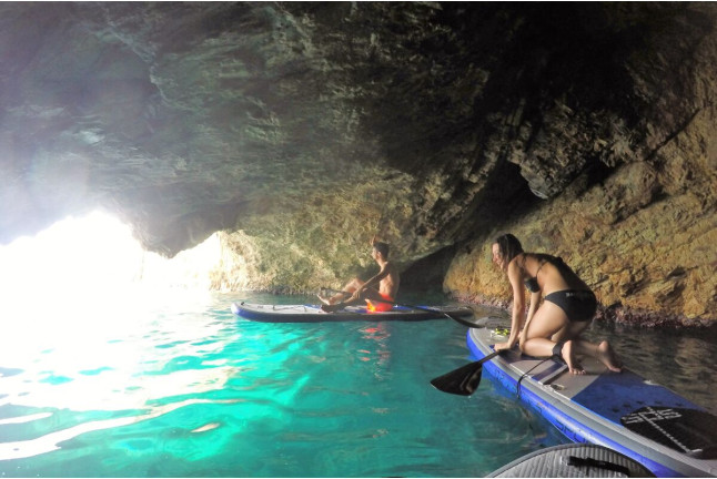 Tour en Paddle Surf por las Cuevas de Tossa de Mar (Girona)