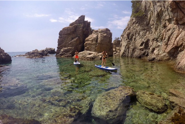 Tour en Paddle Surf por las Cuevas de Tossa de Mar (Girona)