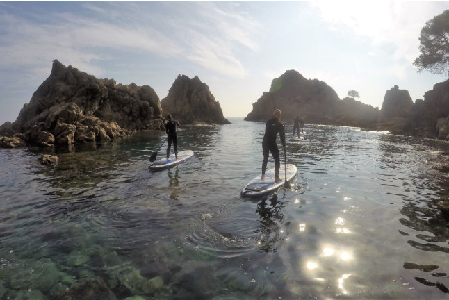 Tour en Paddle Surf por las Cuevas de Tossa de Mar (Girona)