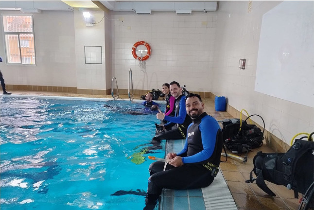 PADI Discover Scuba Diving: Bautizo de Buceo en Piscina (Madrid)