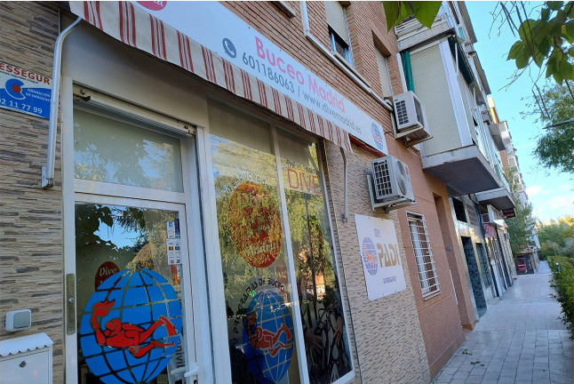 PADI Discover Scuba Diving: Bautizo de Buceo en Piscina (Madrid)