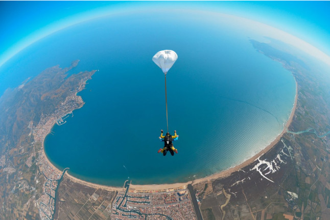 Salto en Paracaídas con Vídeo (Empuriabrava, Girona) - TANDEM TITANIUM
