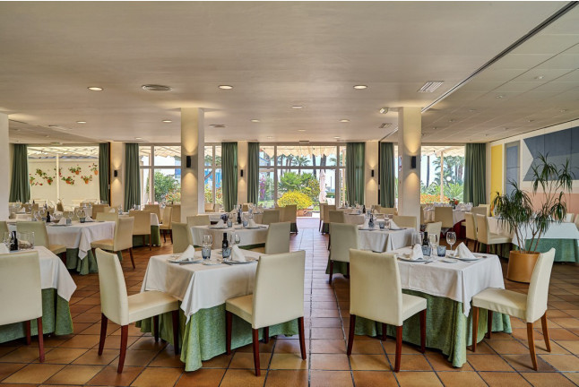 Mesa para dos: Comida o Cena para dos personas en Parador de Benicarló (Castellón)