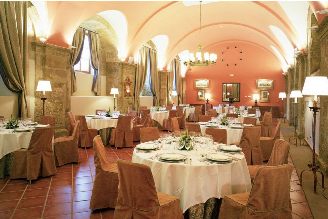 Mesa para dos: Comida o Cena para dos personas en Parador de Santo Domingo Bernardo de Fresneda (La Rioja)