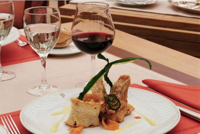 Mesa para dos: Comida o Cena para dos personas en Parador de Santo Domingo Bernardo de Fresneda (La Rioja)