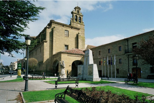 Mesa para dos: Comida o Cena para dos personas en Parador de Santo Domingo Bernardo de Fresneda (La Rioja)