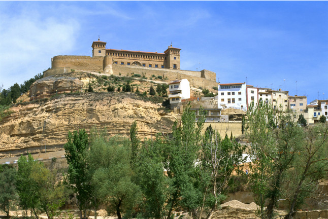 Escapada con Desayuno y Comida o Cena para dos personas en Parador de Alcañiz (Teruel)