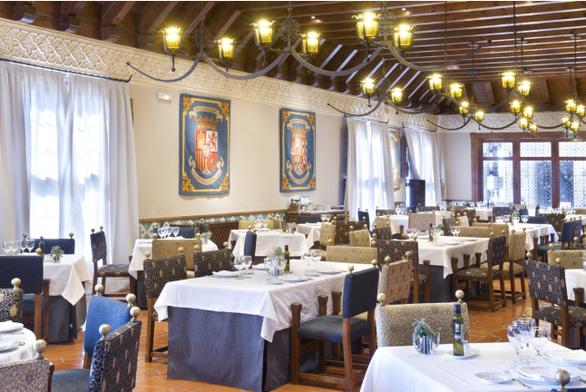 Escapada con Desayuno y Comida o Cena para dos personas en Parador de Alcañiz (Teruel)