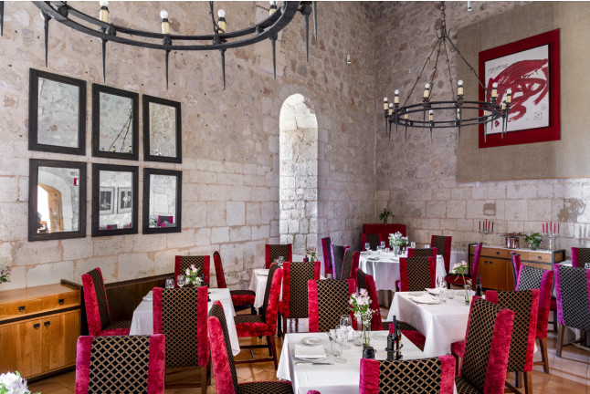 Escapada con Desayuno y Comida o Cena para dos personas en Parador de Alarcón (Cuenca)