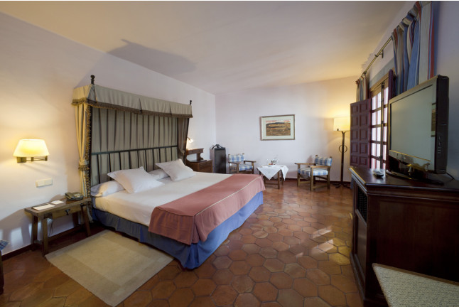 Escapada con Desayuno y Comida o Cena para dos personas en Parador de Albacete (Albacete)