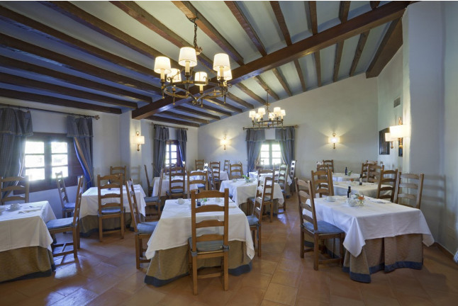 Mesa para dos: Comida o Cena para dos personas en Parador de Albacete (Albacete)