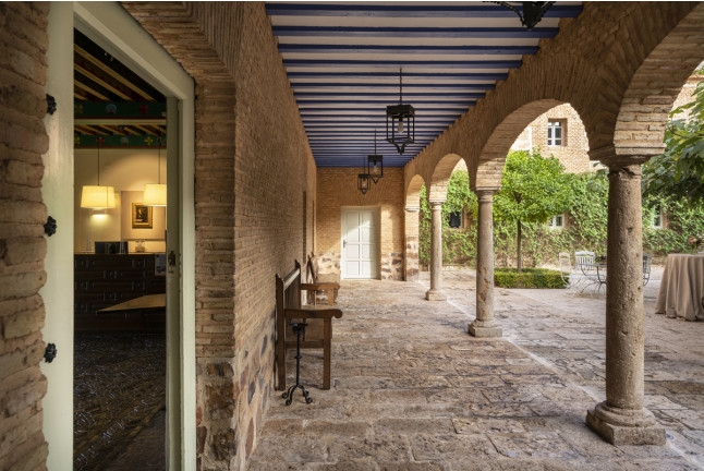 Escapada con Desayuno y Comida o Cena para dos personas en Parador de Almagro (Ciudad Real)
