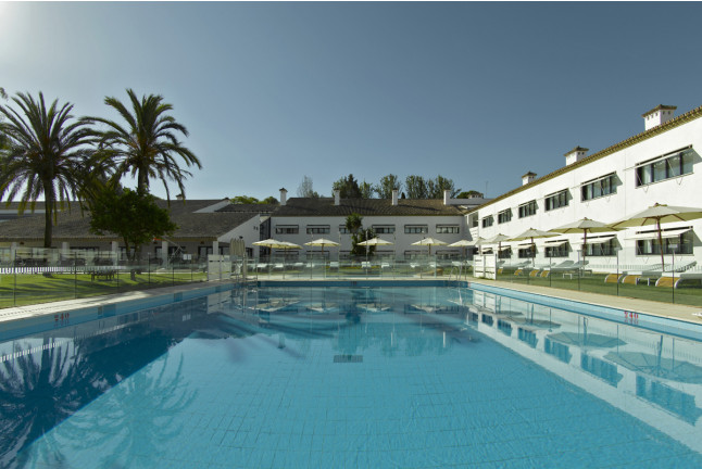 Escapada con Desayuno y Comida o Cena para dos personas en Parador de Antequera (Málaga)