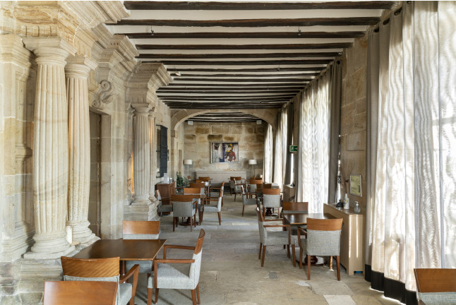 Escapada con Desayuno y Comida o Cena para dos personas en Parador de Argómaniz (Álava)