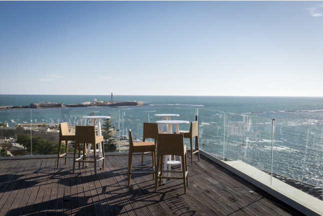 Escapada con Desayuno y Comida o Cena para dos personas en Parador de Cádiz (Cádiz)