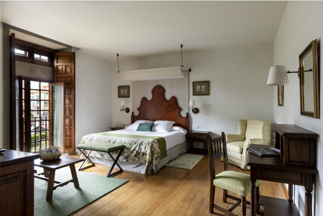 Escapada con Desayuno y Comida o Cena para dos personas en Parador de Cambados (Pontevedra)