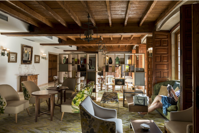 Escapada con Desayuno y Comida o Cena para dos personas en Parador de Cambados (Pontevedra)