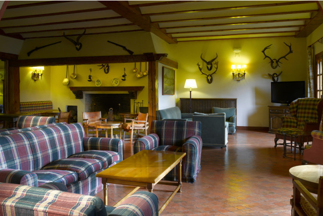 Escapada con Desayuno y Comida o Cena para dos personas en Parador de Cazorla (Jaén)