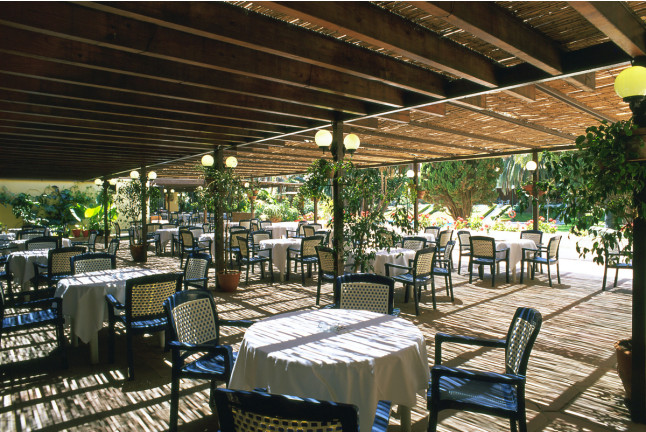Escapada con Desayuno y Comida o Cena para dos personas en Parador de Ceuta (Ceuta)