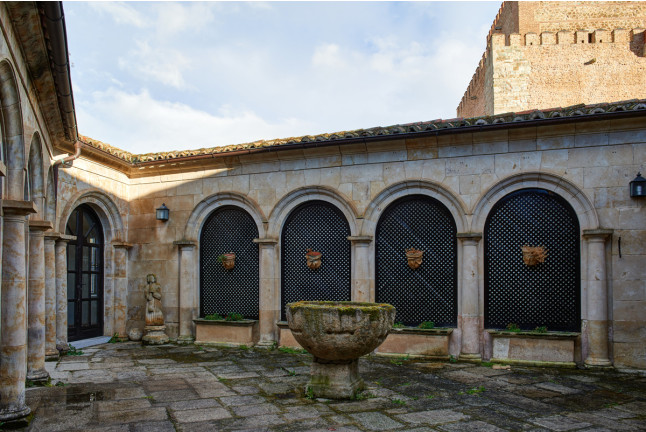 Escapada con Desayuno y Comida o Cena para dos personas en Parador de Ciudad Rodrigo (Salamanca)