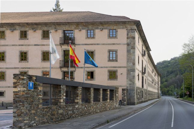 Escapada con Desayuno y Comida o Cena para dos personas en Parador de Corias (Asturias)