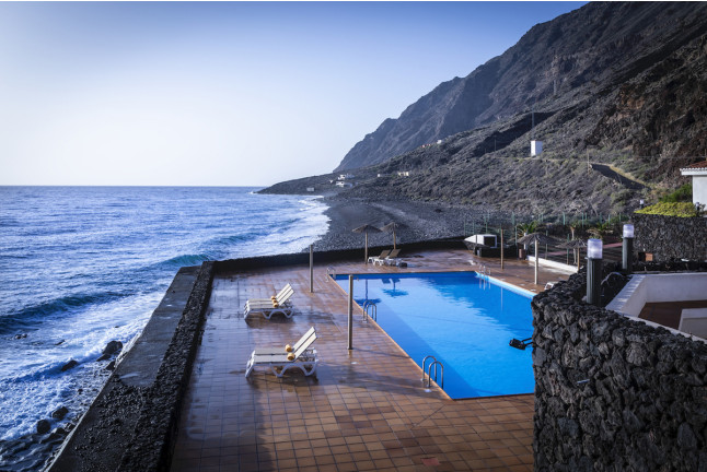 Escapada con Desayuno y Comida o Cena para dos personas en Parador de El Hierro (Santa Cruz de Tenerife)