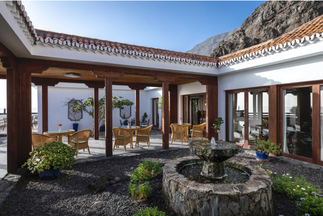 Escapada con Desayuno y Comida o Cena para dos personas en Parador de El Hierro (Santa Cruz de Tenerife)