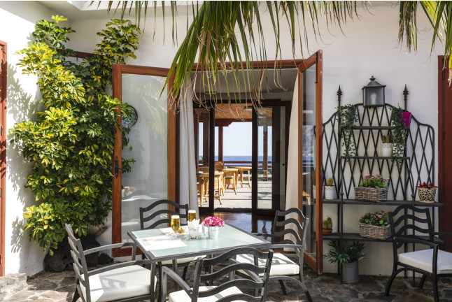 Escapada con Desayuno y Comida o Cena para dos personas en Parador de El Hierro (Santa Cruz de Tenerife)