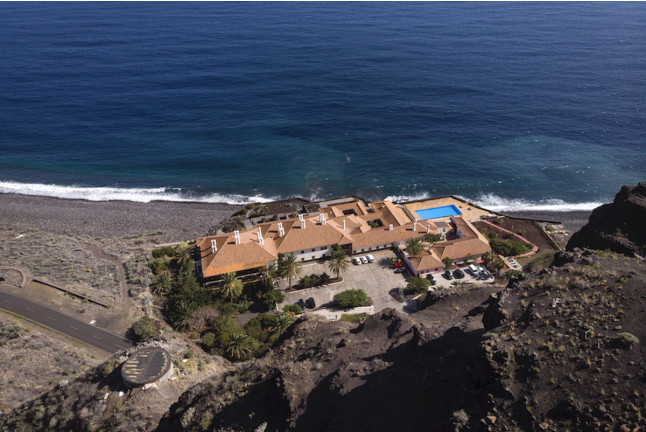 Escapada con Desayuno y Comida o Cena para dos personas en Parador de El Hierro (Santa Cruz de Tenerife)