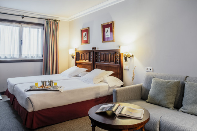 Escapada con Desayuno y Comida o Cena para dos personas en Parador de Ferrol (A Coruña)