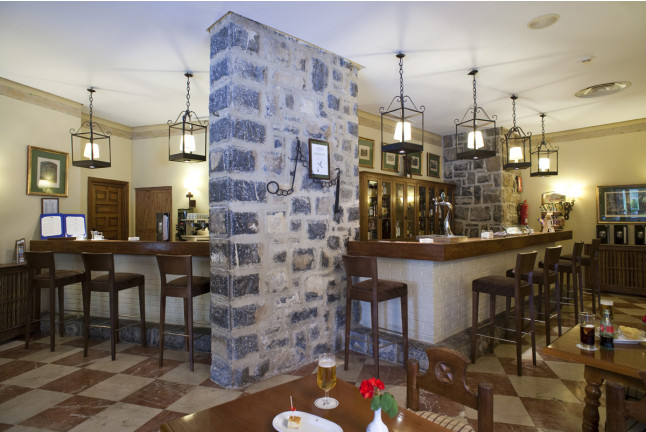 Escapada con Desayuno y Comida o Cena para dos personas en Parador de Fuente Dé (Cantabria)