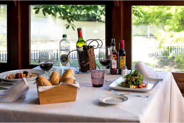 Mesa para dos: Comida o Cena para dos personas en Parador de Gijón (Asturias) 