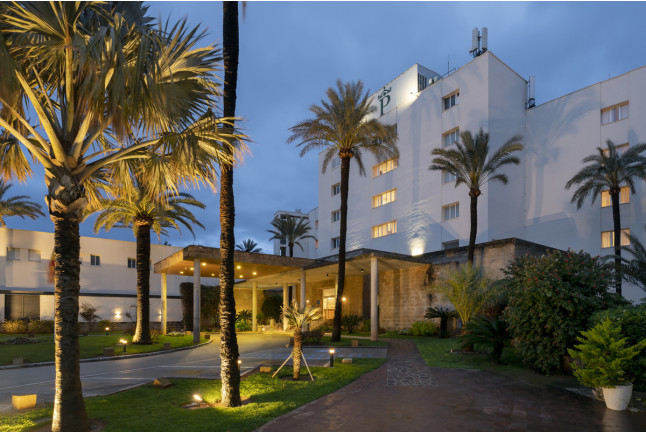 Escapada con Desayuno y Comida o Cena para dos personas en Parador de Jávea (Alicante)