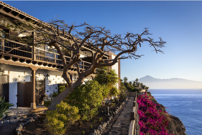 Escapada con Desayuno y Comida o Cena para dos personas en Parador de La Gomera (Santa Cruz de Tenerife)