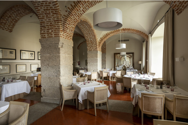 Escapada con Desayuno y Comida o Cena para dos personas en Parador de La Granja (Segovia)