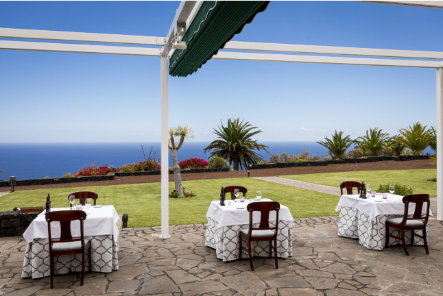 Escapada con Desayuno y Comida o Cena para dos personas en Parador de La Palma (Santa Cruz de Tenerife)