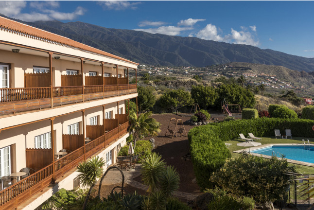 Escapada con Desayuno y Comida o Cena para dos personas en Parador de La Palma (Santa Cruz de Tenerife)