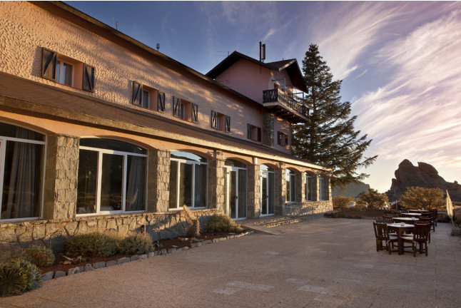 Escapada con Desayuno y Comida o Cena para dos personas en Parador de las Cañadas del Teide (Santa Cruz de Tenerife)