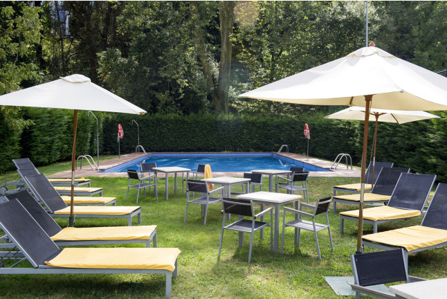 Escapada con Desayuno y Comida o Cena para dos personas en Parador de Limpias (Cantabria)