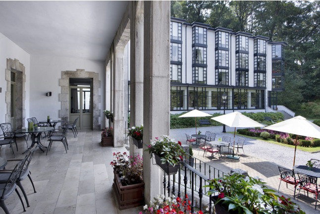 Escapada con Desayuno y Comida o Cena para dos personas en Parador de Limpias (Cantabria)