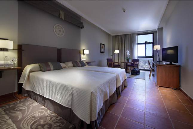 Escapada con Desayuno y Comida o Cena para dos personas en Parador de Lorca (Murcia)