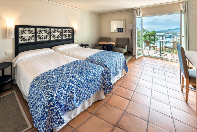 Escapada con Desayuno y Comida o Cena para dos personas en Parador de Málaga Gibralfaro (Málaga)