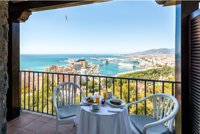 Escapada con Desayuno y Comida o Cena para dos personas en Parador de Málaga Gibralfaro (Málaga)
