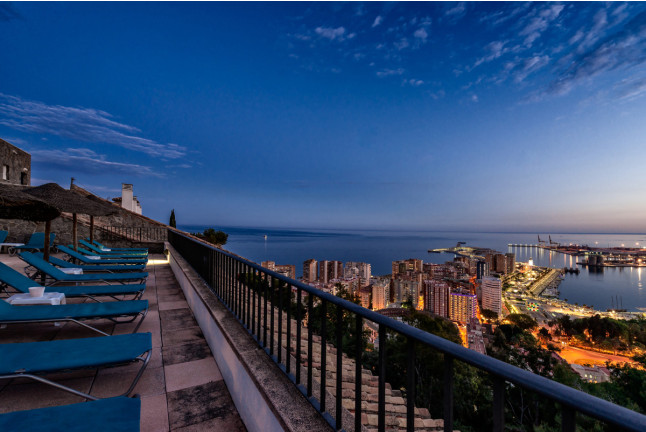 Escapada con Desayuno y Comida o Cena para dos personas en Parador de Málaga Gibralfaro (Málaga)