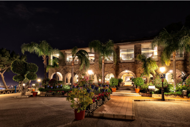 Escapada con Desayuno y Comida o Cena para dos personas en Parador de Málaga Gibralfaro (Málaga)